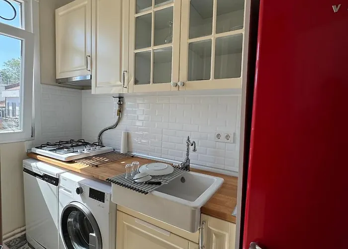 The Kinyas House - In Kadikoey Historical Fishermen's Market Apartment *